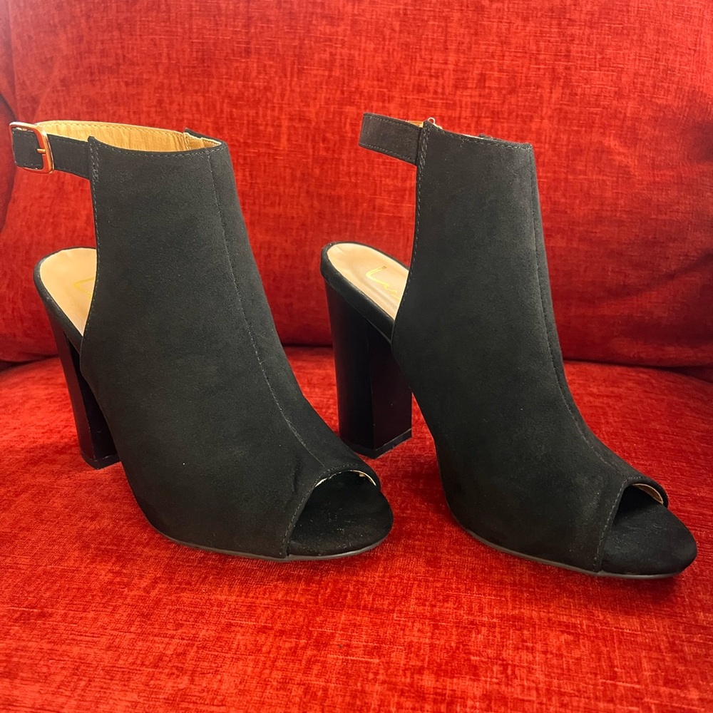 Lulus Peep-toe Heels